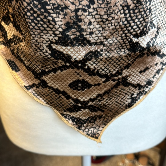 Cute cami snakeskin design. Size S - Picture 5 of 7